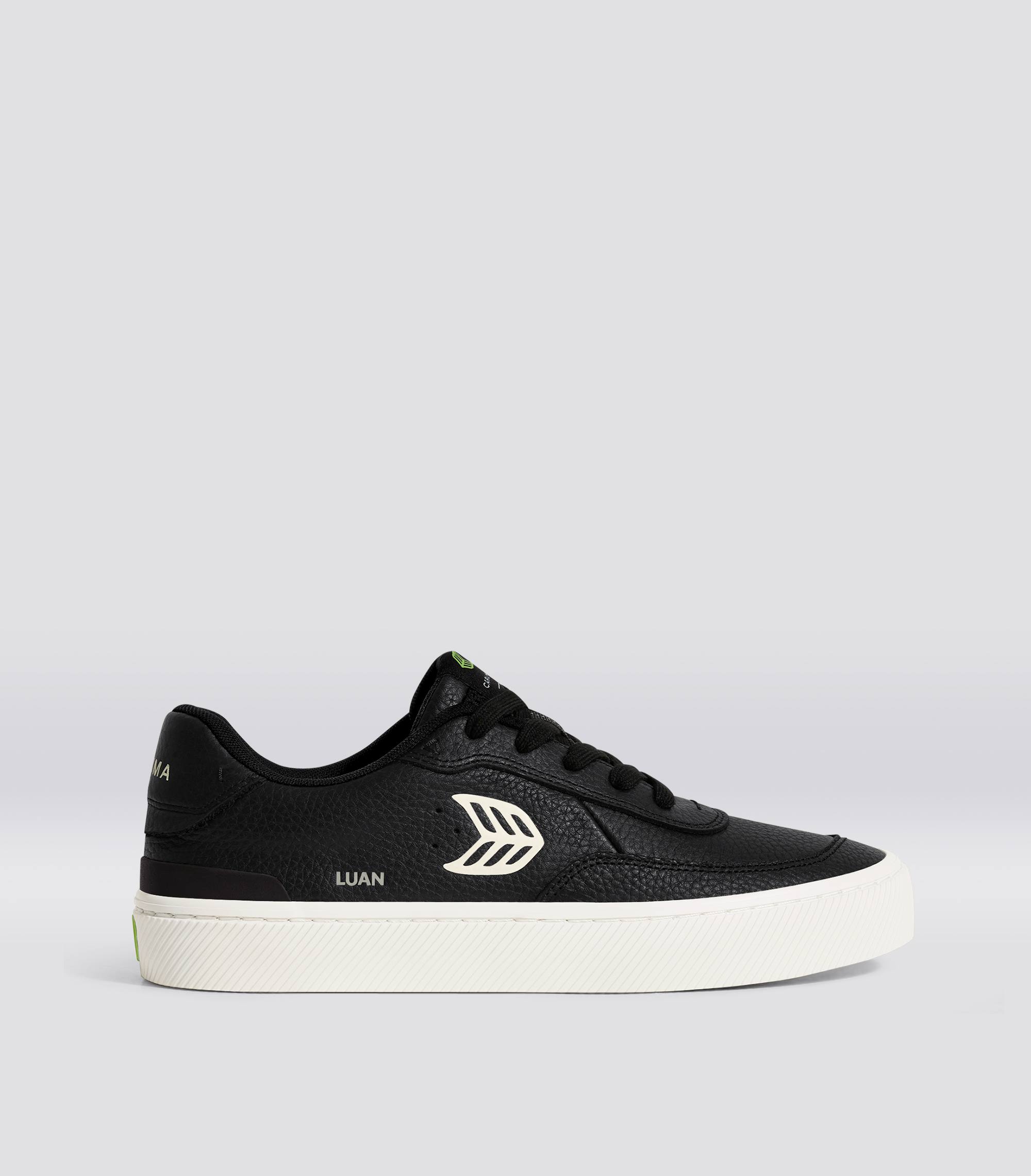 A studio shot of a black Cariuma sneaker with a white sole is displayed against a plain grey background. Text overlays on the image list several celebrities and athletes who wear the brand, implying popularity and endorsement. The copy further emphasizes the casual style, global appeal, and the combination of quality, style, and comfort offered by the sneakers, encouraging the viewer to purchase them.