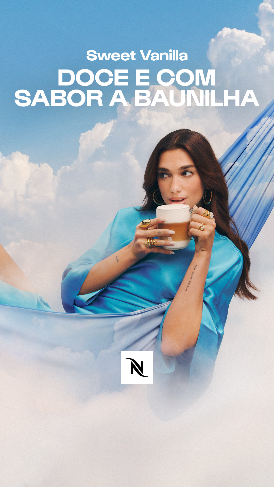 A woman is relaxing in a hammock against a backdrop of clouds and a blue sky. She is holding a mug of coffee and looking to the side. White text overlays the image, reading "Sweet Vanilla" and "DOCE E COM SABOR A BAUNILHA". The Nespresso logo is visible in the bottom center of the image. The text "Mood do dia: andar nas nuvens e um Sweet Vanilla para acompanhar ☕☁️" is the hook, suggesting a relaxed and pleasant mood associated with the product.